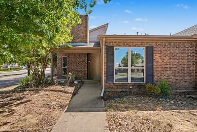 2700 Meadow Park Drive, Bedford TX 76021