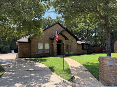 2200 Sand Creek Court, Arlington TX 76006