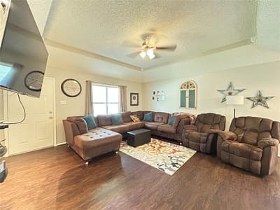 601 Locust Street S, Sulphur Springs TX 75482 - Photo 2