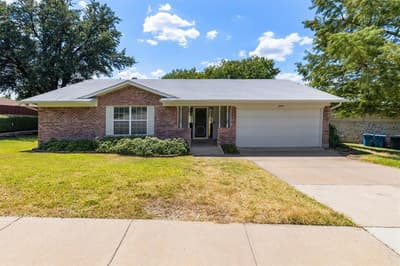 1804 Westwood Circle, Carrollton TX 75006
