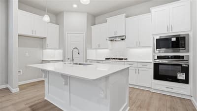 4915 SIMMENTAL Drive, Arlington TX 76001 - Photo 2