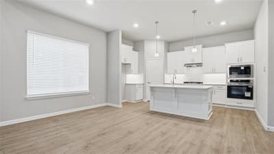 4915 SIMMENTAL Drive, Arlington TX 76001 - Photo 4
