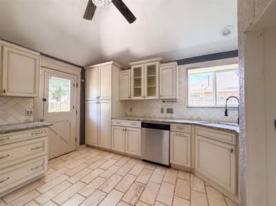 6315 Meadow Glen Drive, Arlington TX 76018 - Photo 2