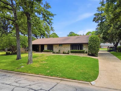 2308 Briarwood Boulevard, Arlington TX 76013 - Photo 2