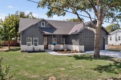 707 W Turner Street, Wolfe City TX 75496 - Photo 2