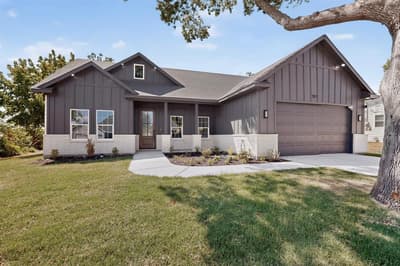 707 W Turner Street, Wolfe City TX 75496 - Photo 3