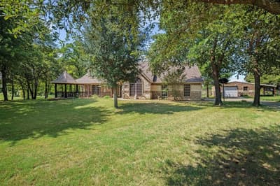 112 Knight Court, Springtown TX 76082 - Photo 3