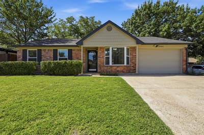 2606 Worth Forest Court, Arlington TX 76016 - Photo 3