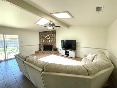 2610 N Casa Blanca Court, Arlington TX 76015 - Photo 2