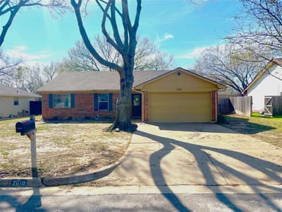 2610 N Casa Blanca Court, Arlington TX 76015