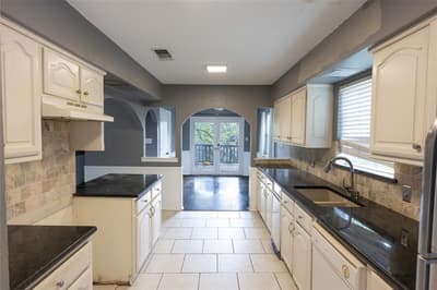 112 Oaktree Drive, Highland Village TX 75077 - Photo 5