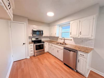 922 Meadowdale Circle, Garland TX 75043 - Photo 2