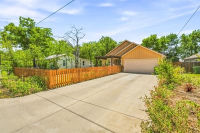 1006 SE 3rd Street, Mineral Wells TX 76067 - Photo 3
