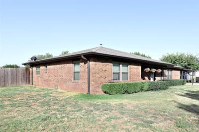 251 Alicia Street, Bowie TX 76230 - Photo 3