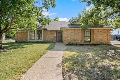 209 Bonham Drive, Hewitt TX 76643