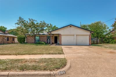 204 E Cunningham Avenue, Crowley TX 76036