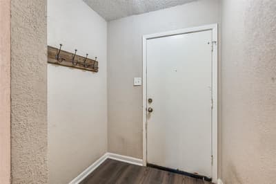 204 E Cunningham Avenue, Crowley TX 76036 - Photo 4