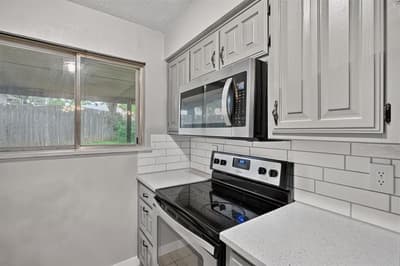 1601 White Oak Court, Denton TX 76209 - Photo 2