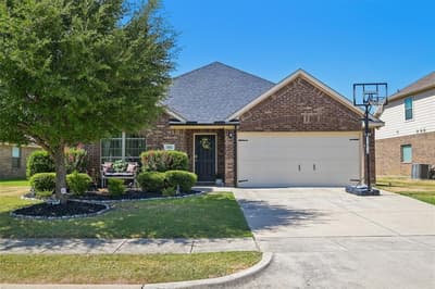 702 Sendero Drive, Arlington TX 76002 - Photo 2