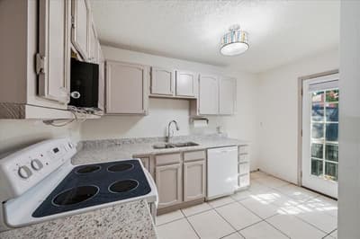 814 Rock Creek Drive, Euless TX 76039 - Photo 3