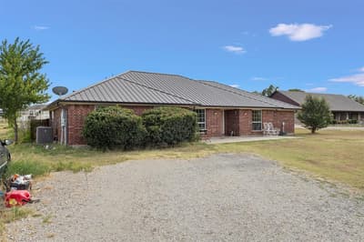 5215 Ganzer Road W, Krum TX 76249 - Photo 2