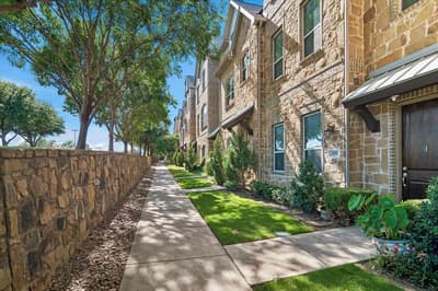 559 W Royal Lane, Irving TX 75039 - Photo 2