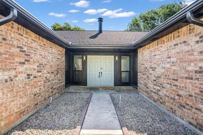 2608 Sprucewood Lane, Euless TX 76039 - Photo 4