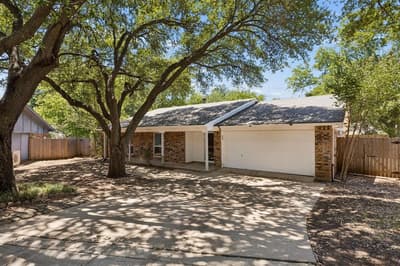 2612 Rush Valley Court, Arlington TX 76016 - Photo 2