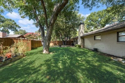3662 Weeburn Drive, Dallas TX 75229 - Photo 2