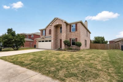 2427 Arroyo Springs Drive, Grand Prairie TX 75052 - Photo 2