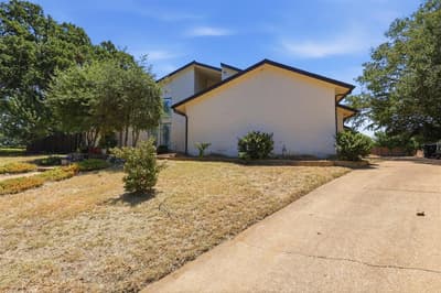 2700 Shadow Wood Court, Arlington TX 76006 - Photo 2