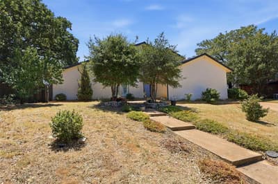 2700 Shadow Wood Court, Arlington TX 76006 - Photo 3