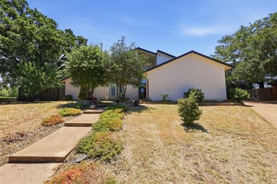 2700 Shadow Wood Court, Arlington TX 76006
