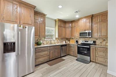 105 Lamar Street, Hillsboro TX 76645 - Photo 3