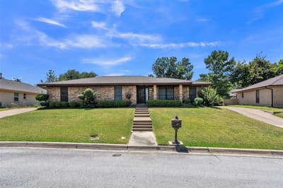 6808 Winchester Court, Fort Worth TX 76133 - Photo 2