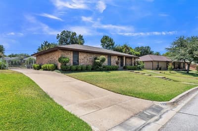 6808 Winchester Court, Fort Worth TX 76133