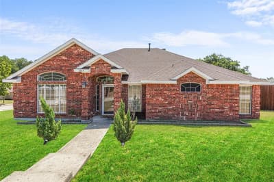 1064 The Meadows Parkway, DeSoto TX 75115