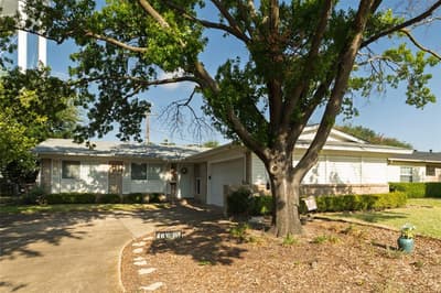 3605 Pleasant Run Road, Irving TX 75062 - Photo 2