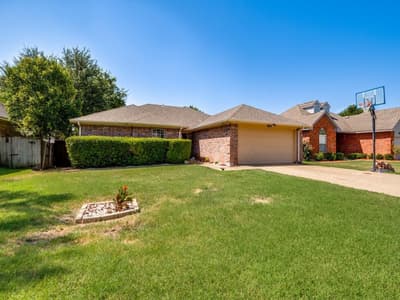1413 Mockingbird Lane, DeSoto TX 75115 - Photo 2