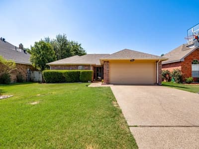 1413 Mockingbird Lane, DeSoto TX 75115