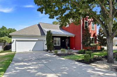 1300 Worthington Street, Grapevine TX 76051 - Photo 2