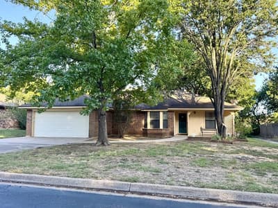 713 Owens Drive, Crowley TX 76036