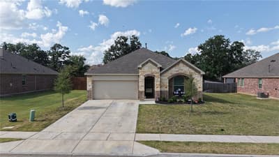 1221 Pistachio Drive, Azle TX 76020 - Photo 2
