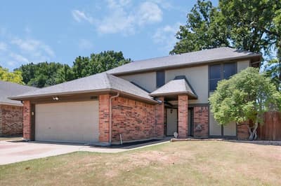 5600 Fox Hunt Drive, Arlington TX 76017 - Photo 2