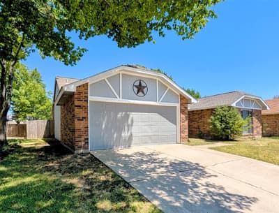 2301 Villanova Street, Arlington TX 76018 - Photo 2