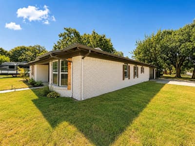 102 E Highland Drive, Irving TX 75062 - Photo 4