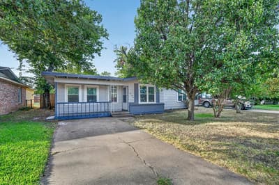 906 Euclid Street, Cleburne TX 76033 - Photo 2