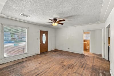 1013 Oak Street, Grand Prairie TX 75050 - Photo 5