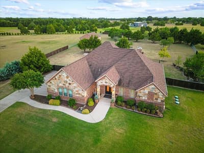 924 Indian Trail, Oak Leaf TX 75154 - Photo 2