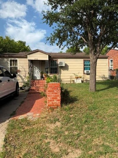 2716 35th Street, Fort Worth TX 76106 - Photo 2